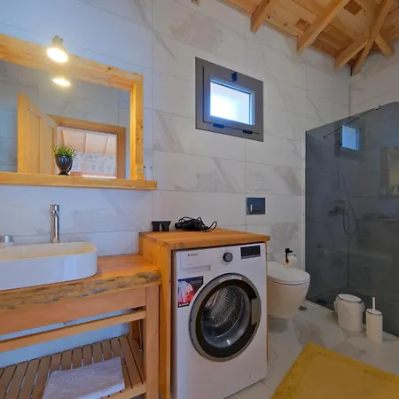 Villa Mono 1 *